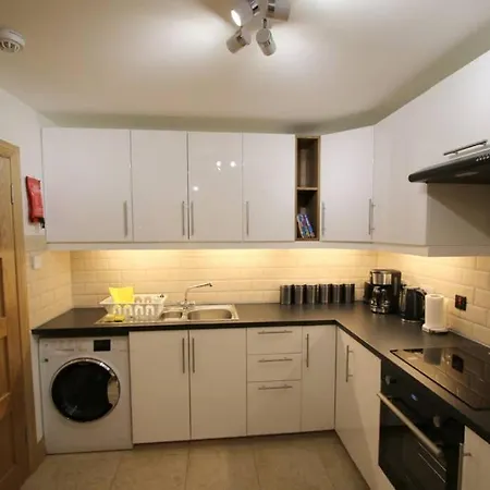 Engine Apartment *