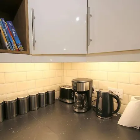 Engine Apartment *